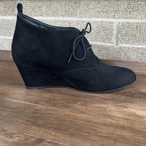 NWOT BODEN Suede Wedged Heel Black Booties Size 39 - Picture 5 of 10
